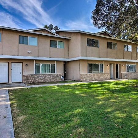 Comfy Bakersfield Townhome - Fire Pit And Patio Exterior photo