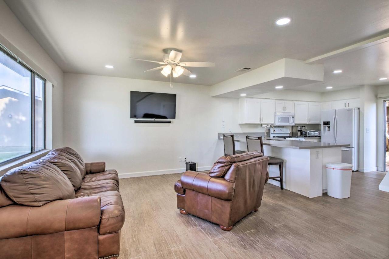 Comfy Bakersfield Townhome - Fire Pit And Patio Exterior photo