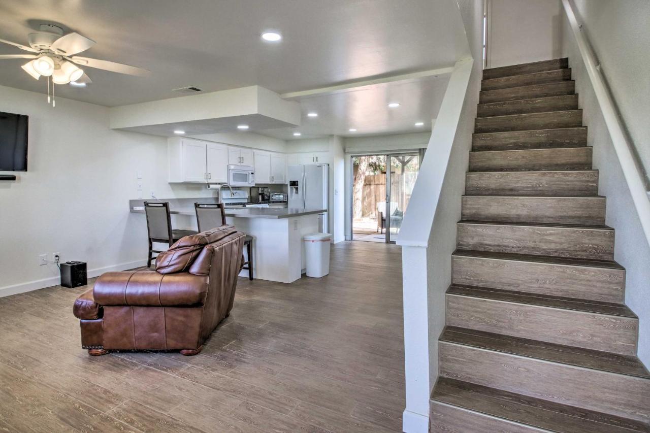 Comfy Bakersfield Townhome - Fire Pit And Patio Exterior photo