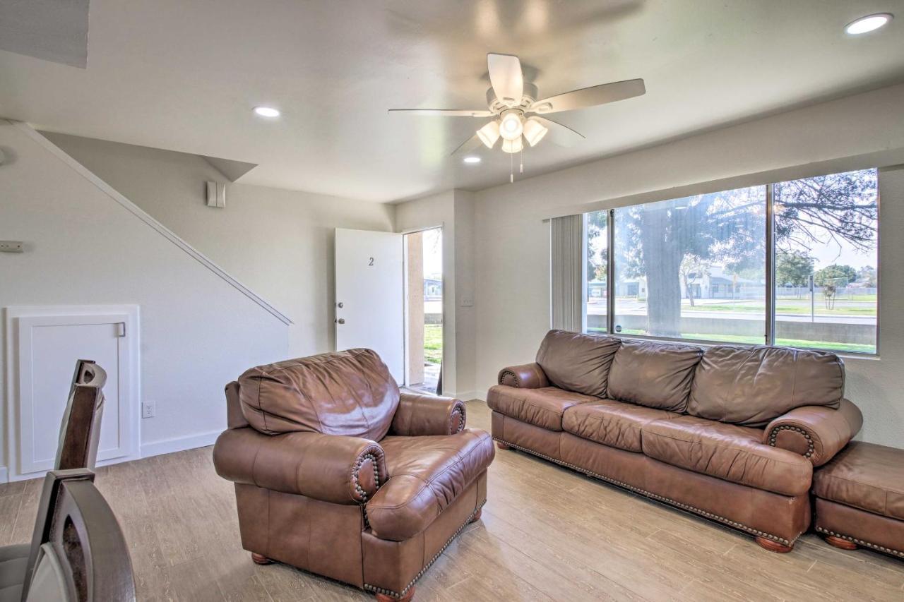 Comfy Bakersfield Townhome - Fire Pit And Patio Exterior photo