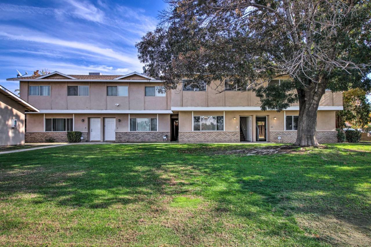 Comfy Bakersfield Townhome - Fire Pit And Patio Exterior photo